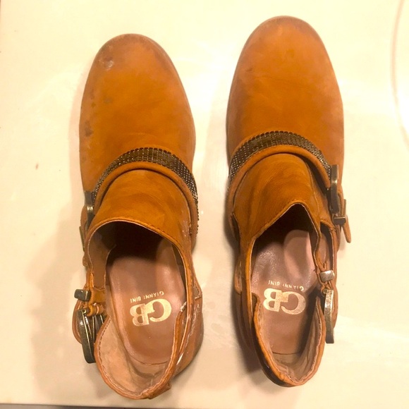 Gianni Bini cut Out Flat Leather Booties size 8.5 - Picture 6 of 6